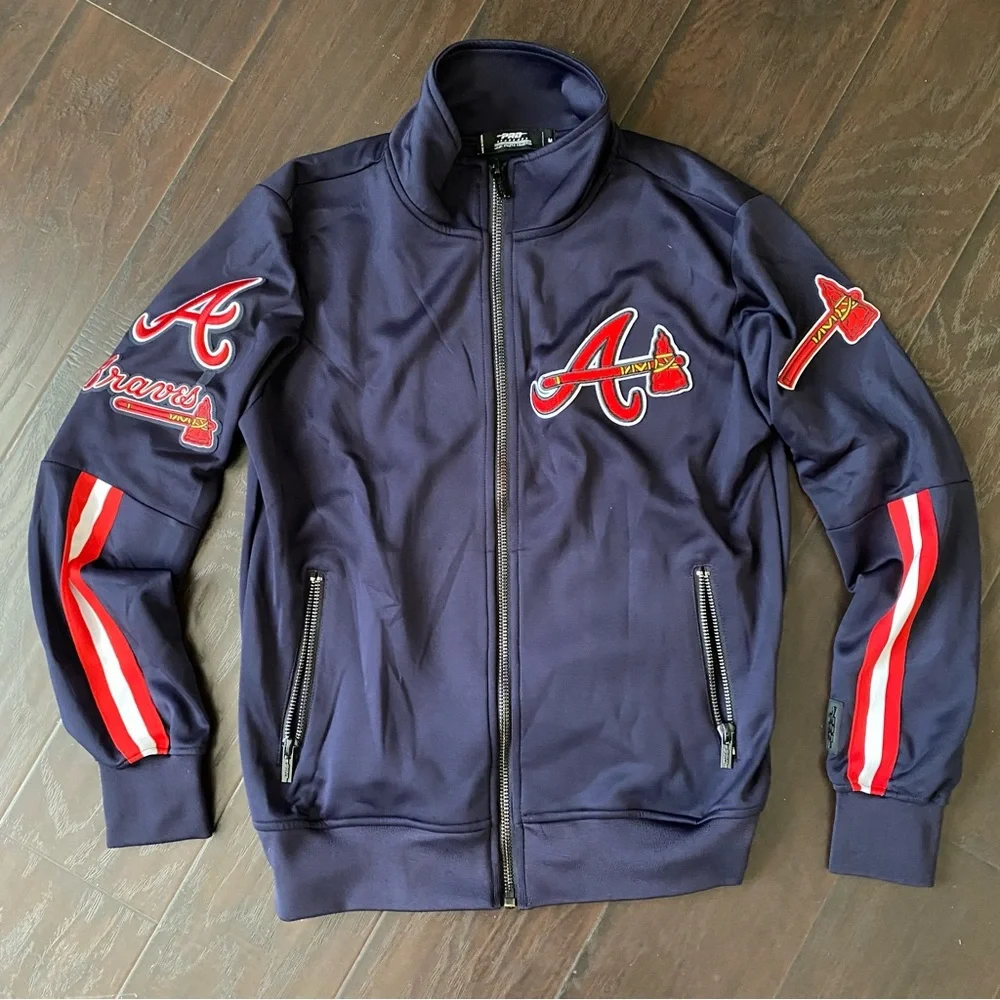 🎉 Host Pick 🎉 Atlanta Braves Pro Luxury 2-Piece Jacket & Joggers Tracksuit - Picture 2 of 16